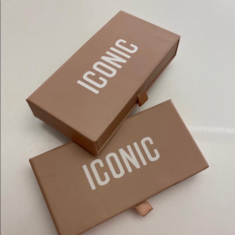ICONIC perfect 3D eyelashes with perfect designed boxes .All sizes and styles.